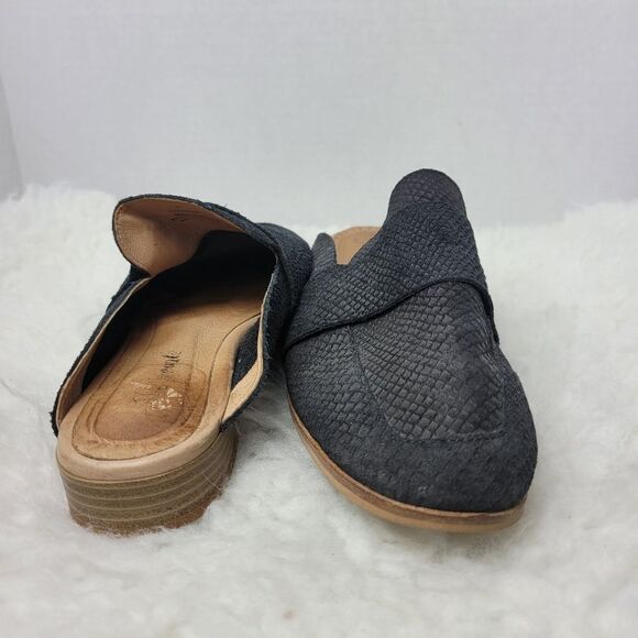 Free People At Ease  Women's Size 6.5 Black slip-on Snake Skin Leather Slide - Picture 6 of 10